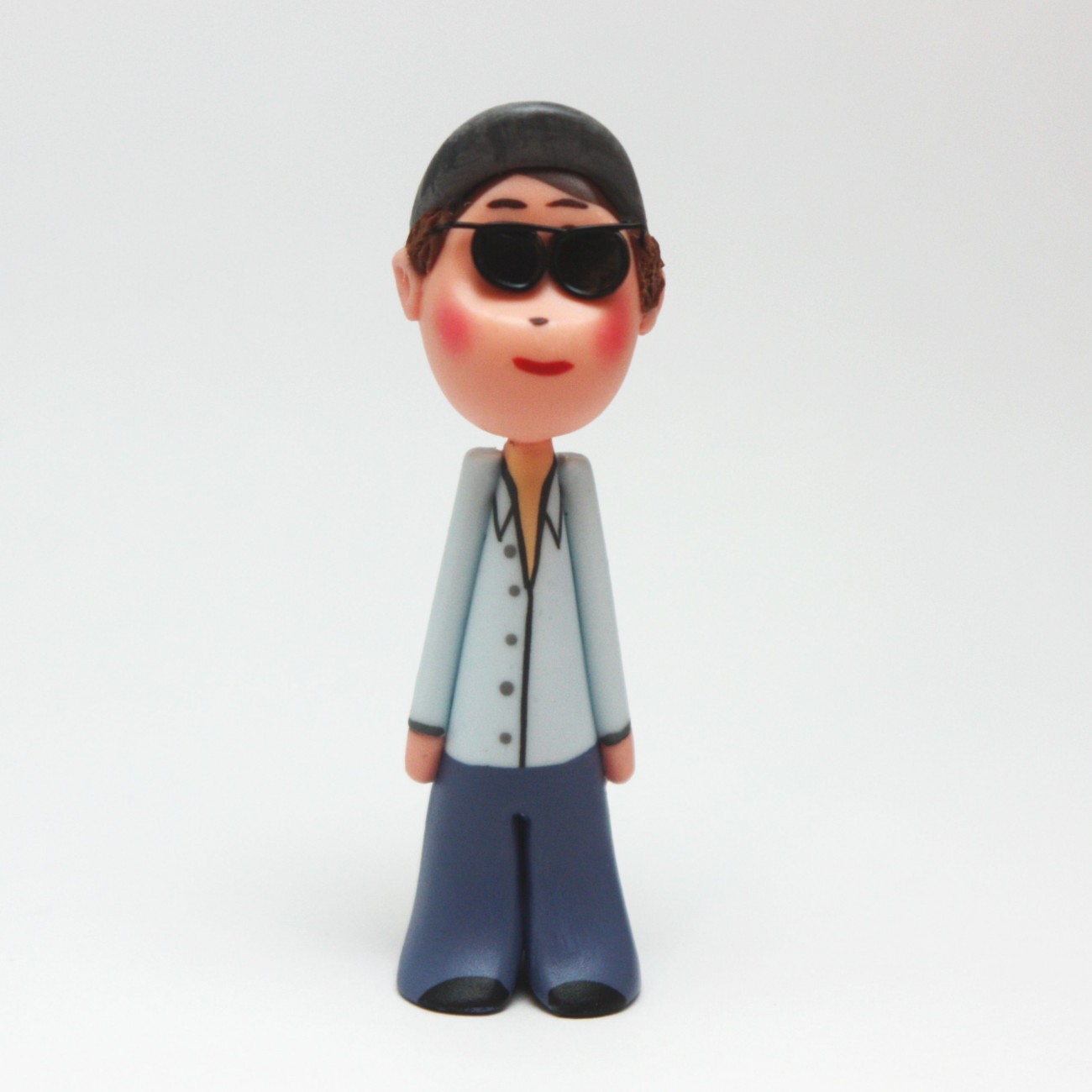 L'homme aux lunettes noires L'homme aux lunettes noires
