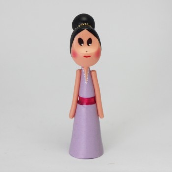 Japonaise en robe mauve 